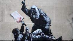 Obra de Banksy en The Royal Courts of Justice, Londres. JUSTIN TALLIS / AFP
